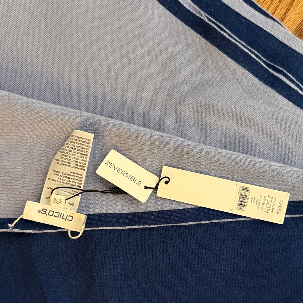 Reversible Blue wrap. 27 x 72 inches - Picture 2 of 2